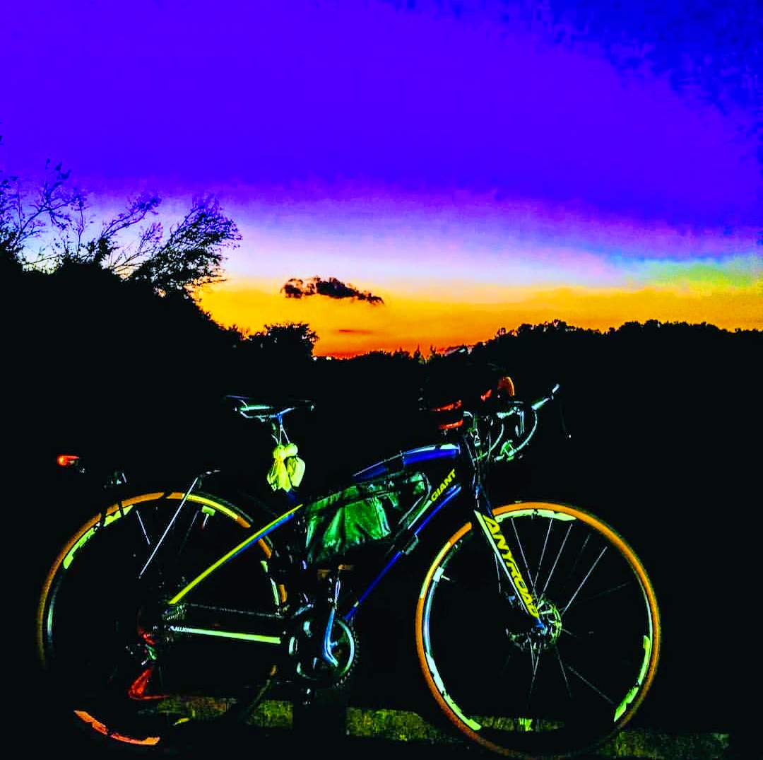 MarkNamera's tweet image. 手前味噌且つ、ちょっと色味違いますけど青に蛍光イエローは好きな配色です　#身体はひとつしかないのにと言われている私　#GAIANT #Anyroad1 #休むダンシングを学びやすい名車