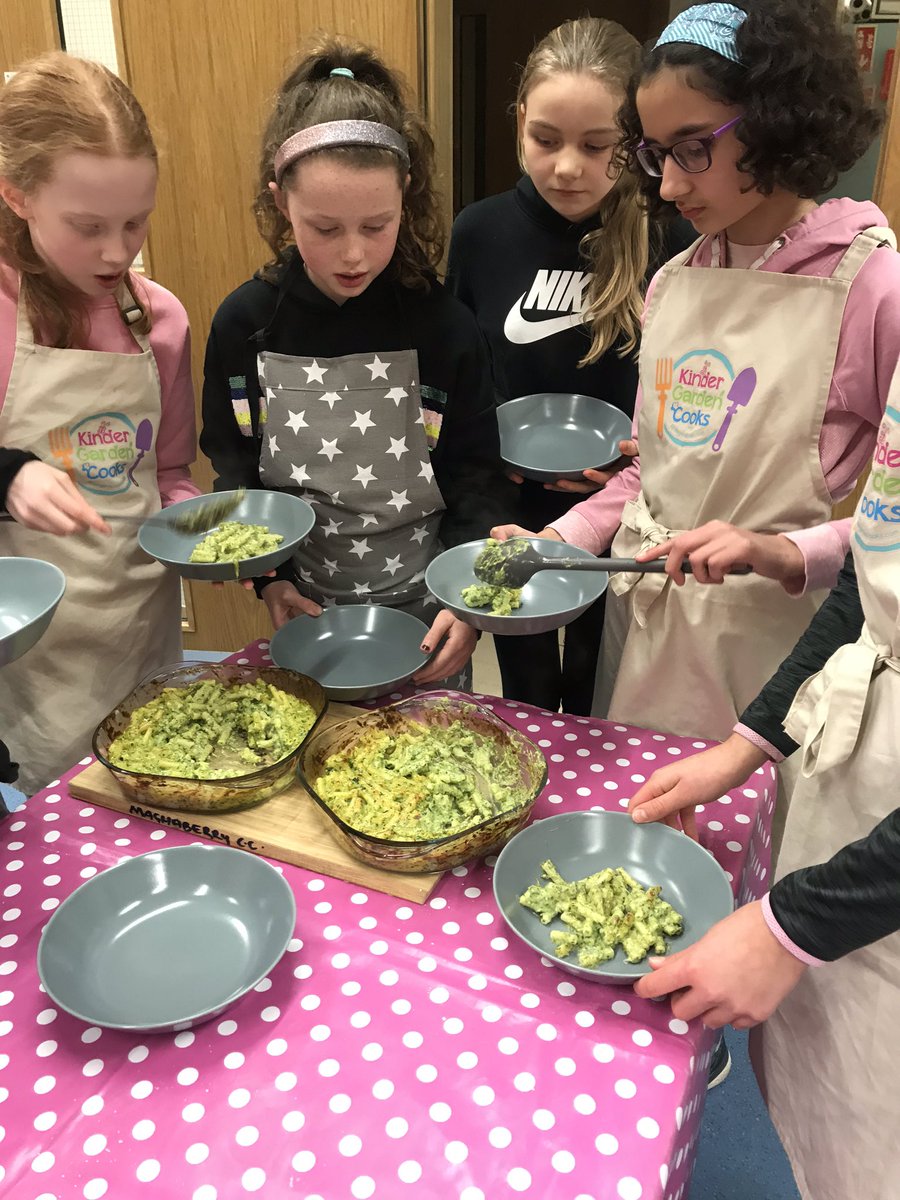 kgardencooks's tweet photo. We made Jamie @jamieoliver’s Greens Mac and Cheese tonight at cookery club and it was a big hit ! We also made and rolled some fresh pasta 🍝#kidscooking #makeyourowndinner https://t.co/fVPNObd0mD