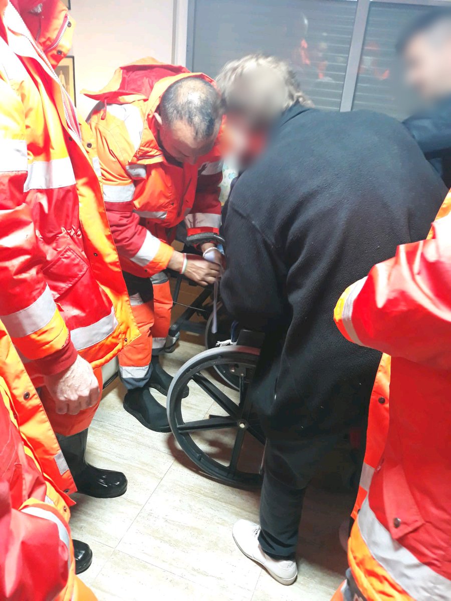 CruzRojaVLC's tweet image. Nuestra intervención está ahora mismo centrada en #Rafalcaid donde participamos en la evacuación de personas afectadas por la crecida del #Serpis #TemporalInvernal en coordinación con @aj_gandia y @PLGandia Hay varias personas con diversidad funcional