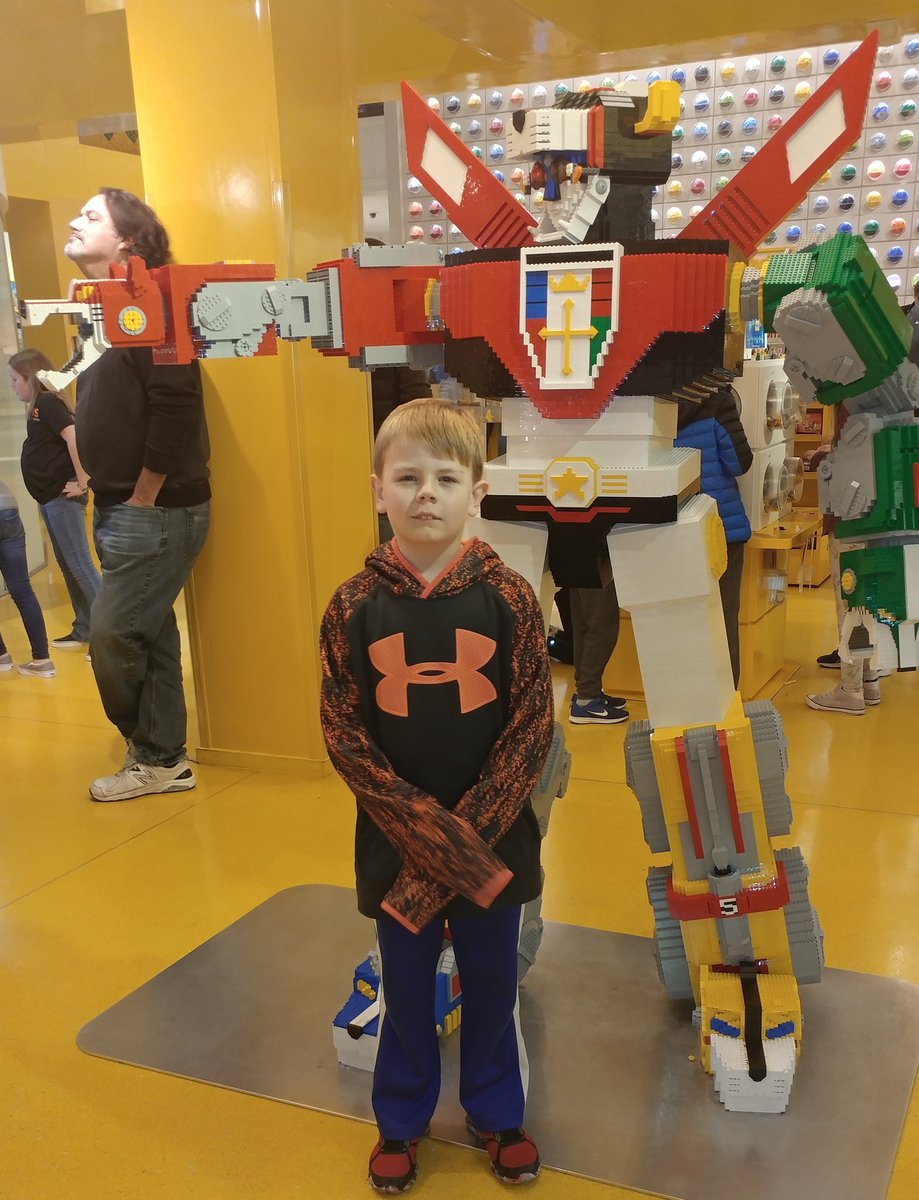 melissa_shepley's tweet photo. Had a blast January 2nd @mallofamerica at #FlyOverAmerica ! A gift from my son's friend!! I #LOVED it!! After we had to go to @LEGO_Group store! He wanted #Everything !! Including this #Transformer guy build from #Legos https://t.co/saD2xV1yG4