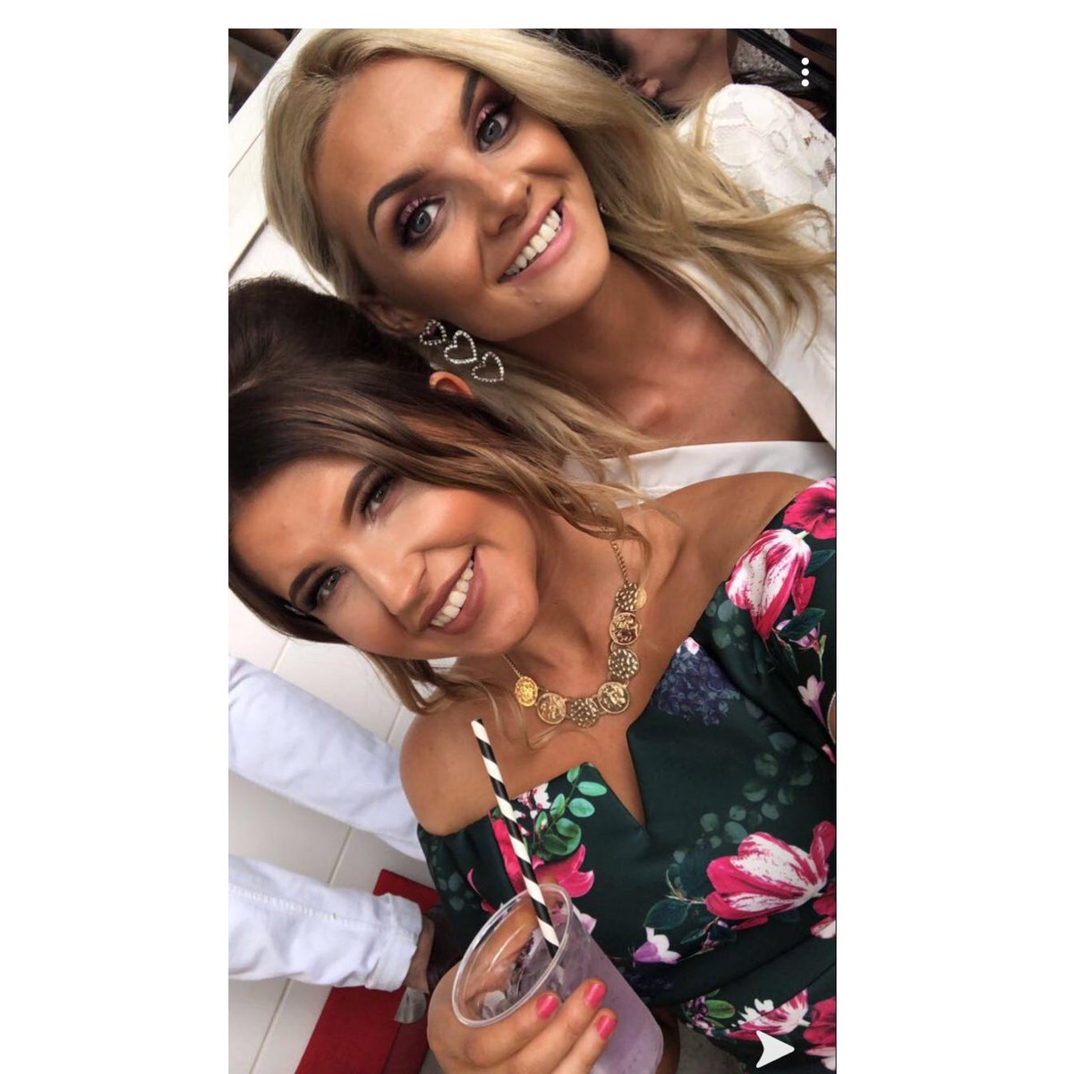 elaine_fisher_'s tweet photo. Honoured to be one my gals bridesmaidsππ₯ @amimcullen #mrsGtobe https://t.co/gCX6fvcOsb