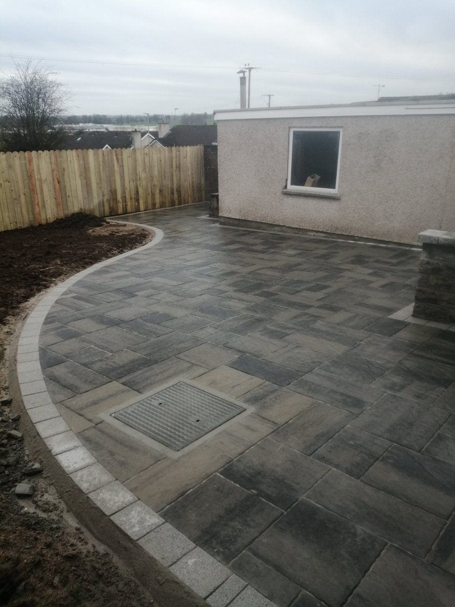 StevenMcneilly's tweet photo. We made a bit of room at this customers house to leave a weed free patio using @Tobermore historic flags with a silver sienna border.  Just the garden to sort out come the spring #paving #builttolast #noweedsallowed https://t.co/t83zPmsBdN