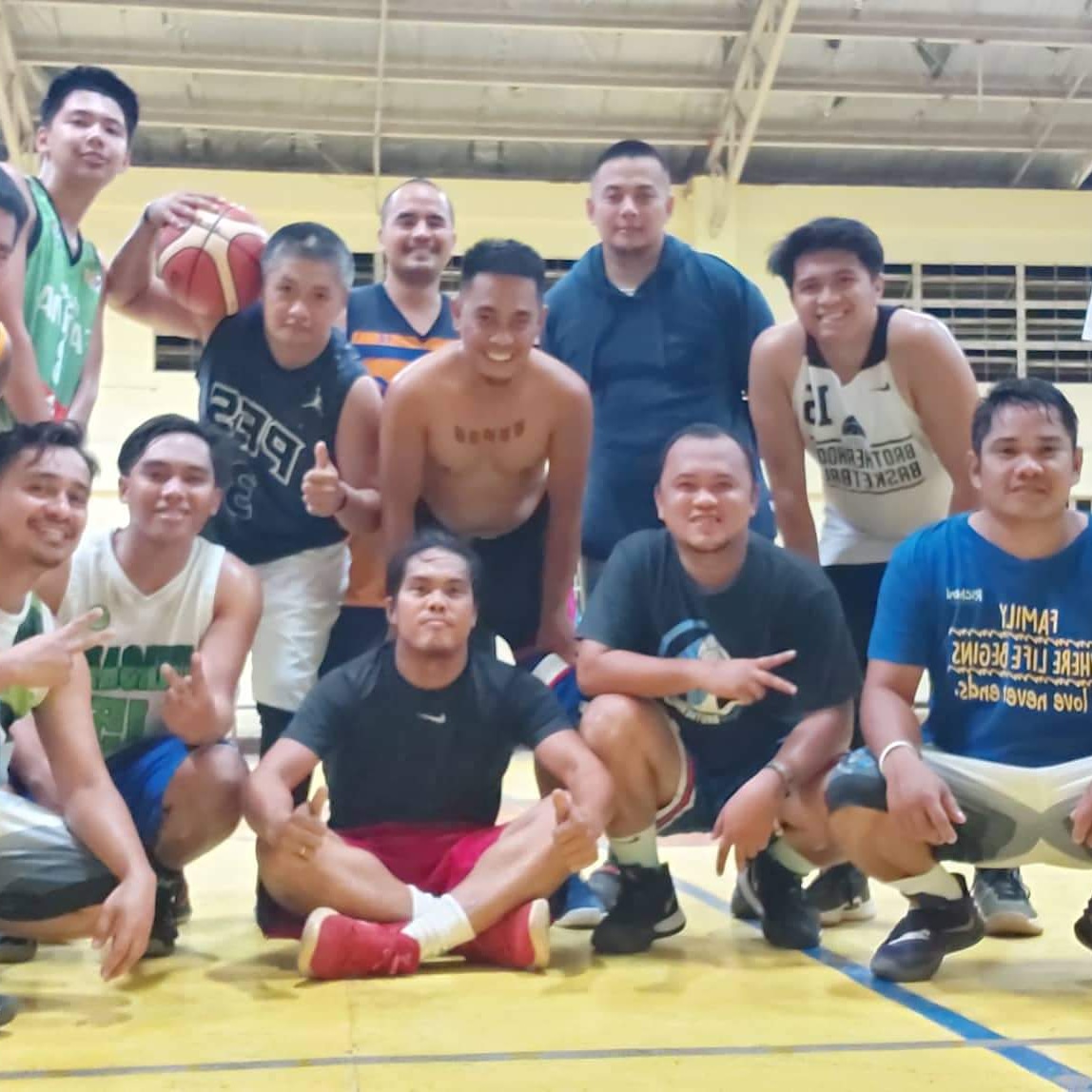 smoothnquick's tweet photo. MondayNightBasketball

TeamBravo https://t.co/pIdc6zgMIY