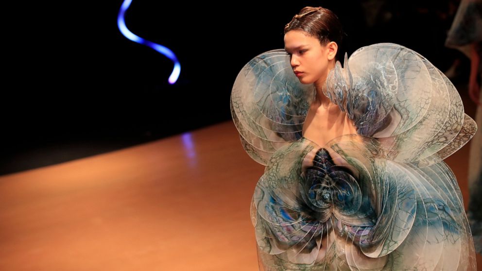 NewsBreakouts's tweet photo. Paris couture climbs Mount Olympus, plumbs marine depths... https://t.co/CyBypGjZw2
