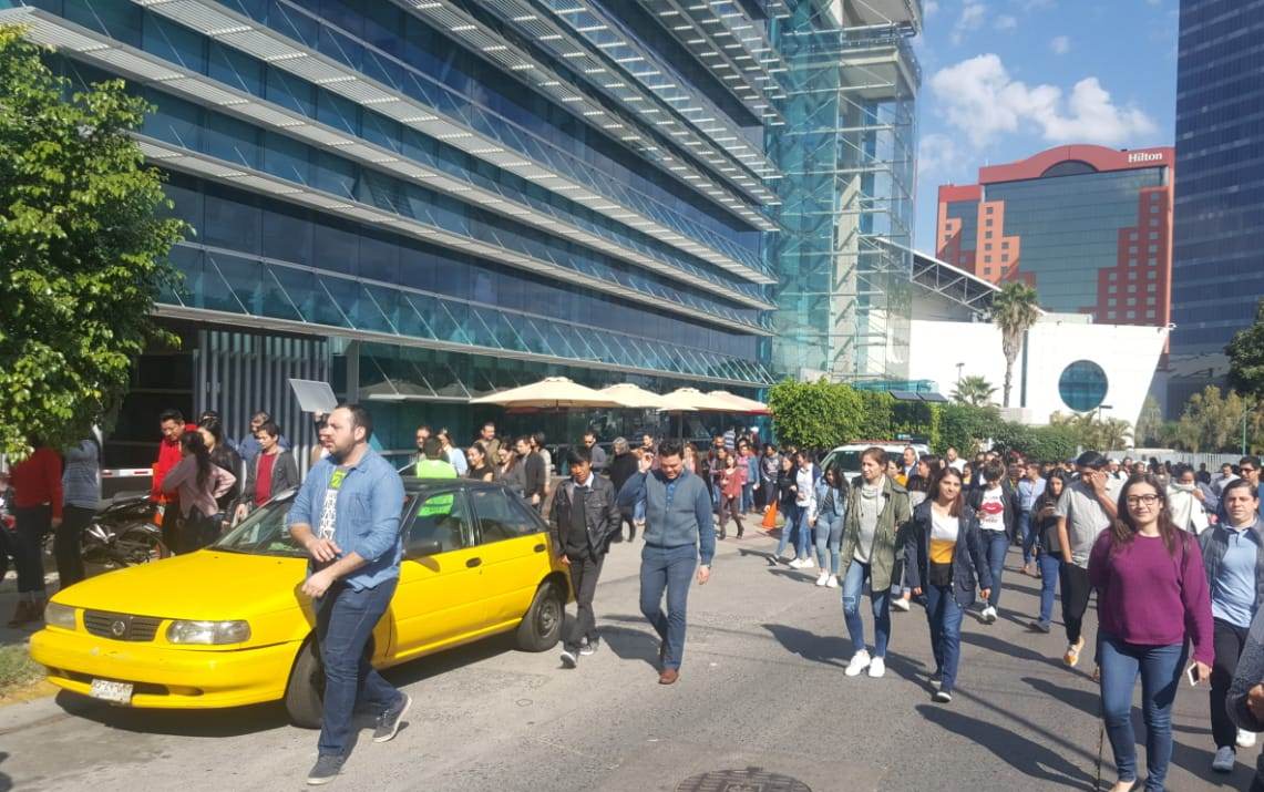 brainhubmx's tweet photo. RT InnovaJal: Hoy participamos en el #MacroSimulacro2020 donde, guiados por la brigada de protección civil de la secretaría, evacuamos el edificio en orden y sin eventualidades. https://t.co/SAJmZPiWKd