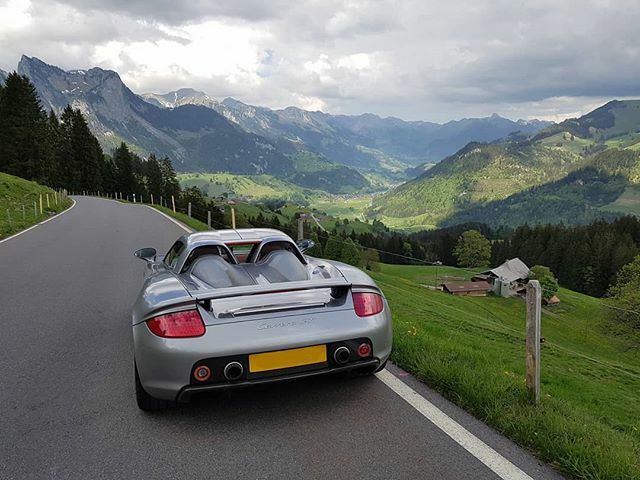 P_Outinthewild's tweet photo. Has anyone think of a better road trip car than the Carrera GT?

Obviously luggage has to be taken separately. -------------------------------------------------------------------
📷 | Photo Credit ???
--------------------------------------------------------------------
#⃣ | #… https://t.co/x3NqhGf5HS