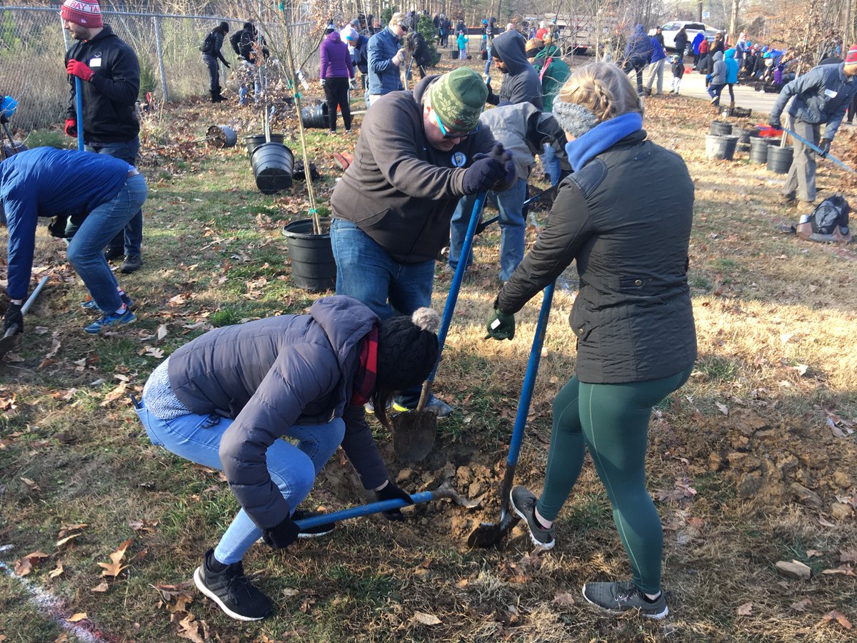 perkinswill's tweet photo. Every year on #MLKDay, our studios give back to our communities with a day of service. Around the country, we joined inspiring organizations, including the Latin American Youth Center, Dogs Deserve Better, Crossroads Food Bank, and more, and lent a helping hand. https://t.co/Vy9UsufIg1