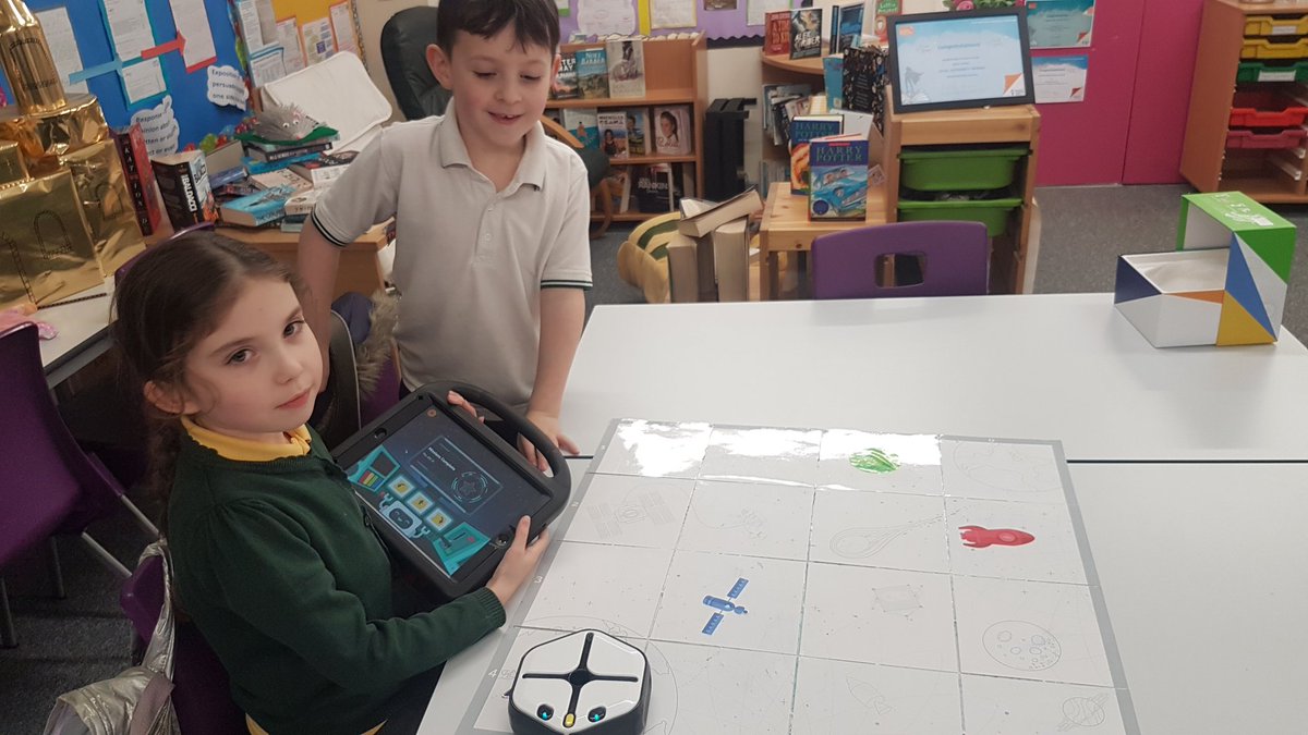 CodingKps's tweet image. What works? Teamwork works!! Monday beginner's getting the hang of the basics. @KnightsridgePr1 @codewithroot @DigitalXtraFund #happycoders #teamwork #codingisawesome @GirlsWhoCode