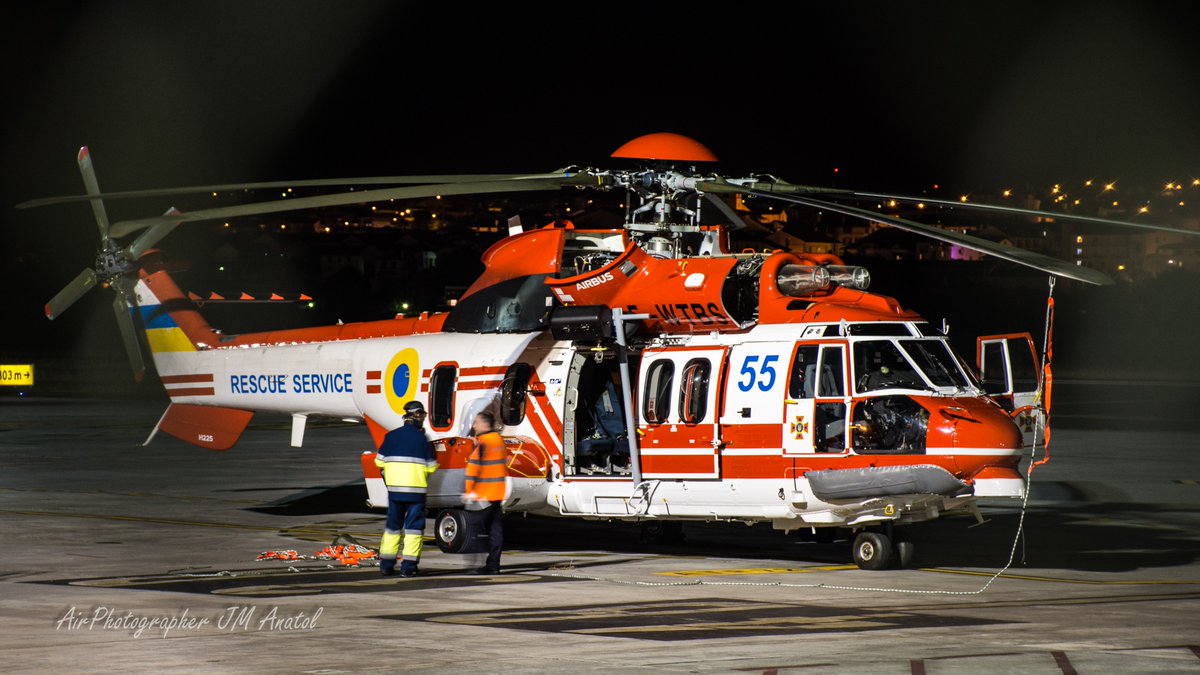 jmanatol's tweet photo. #BuenasNoches
#VisitaCuriosaEnLESO la de este @AirbusHeli #Eurocopter #H225 recién salido de la factoría en #Albacete con rumbo a #Marsella #MRS #LFML pero desviado por la #TormetaGloria a @DonostiAir #LESO antes de ser entregado a #ServicioEstatalEmergencias #Ukrania
#goodnight https://t.co/pFwLZlPYaF