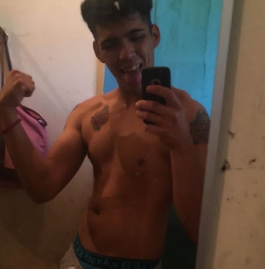 Jeantonio9's tweet photo. Flaite me muestra su paquete y culito, esta para una rica follada 🥵🥵🥵 https://t.co/MhuNshQJIO