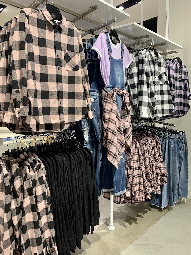 shopSQUAREONE's tweet photo. Did you hear? #UrbanBehavior is now open on Level 2 beside Indigo! Featuring the latest fashion for men and women and a fresh new space, its time to come and check it out! For store information, visit https://t.co/9Vh7wAyg7o.

#SQ1 #NewStore #thatONEmoment #Fashion #Mississauga https://t.co/ZqnMOFuUoR