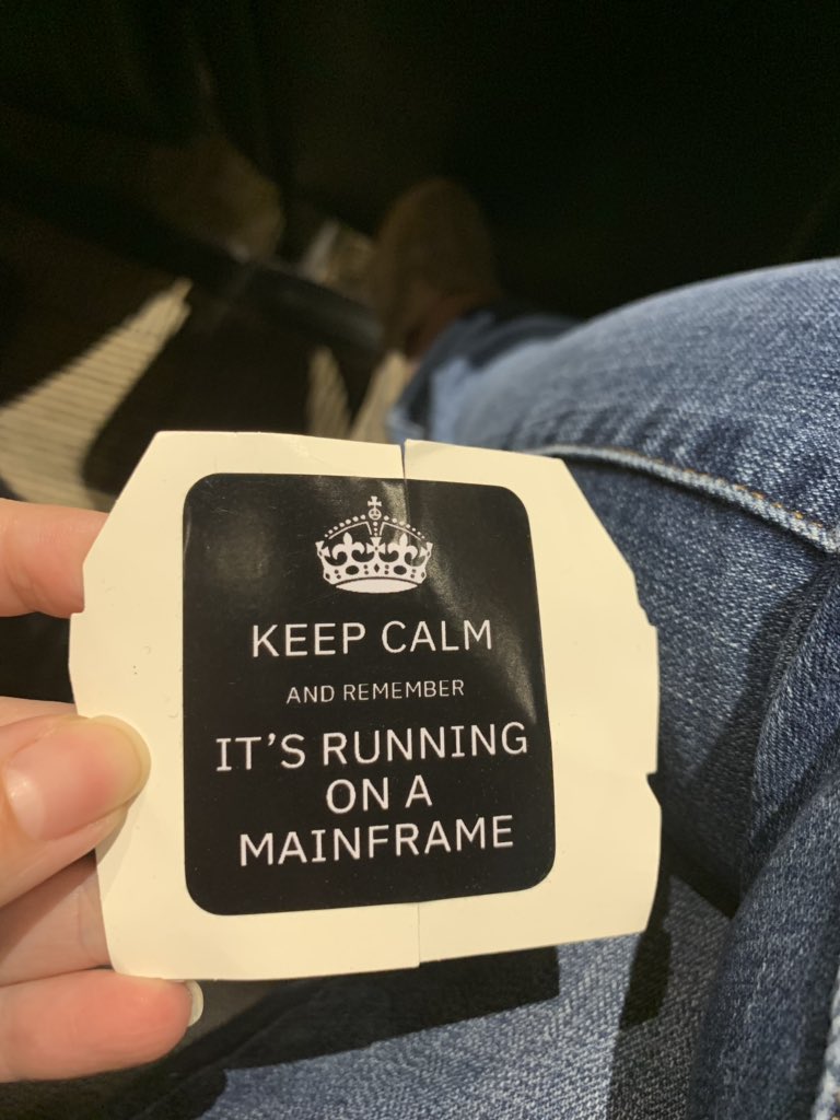 juflesch's tweet photo. Uma estranha no ninho 👀 #CloudNativeSP https://t.co/cv6IHmGf5Y