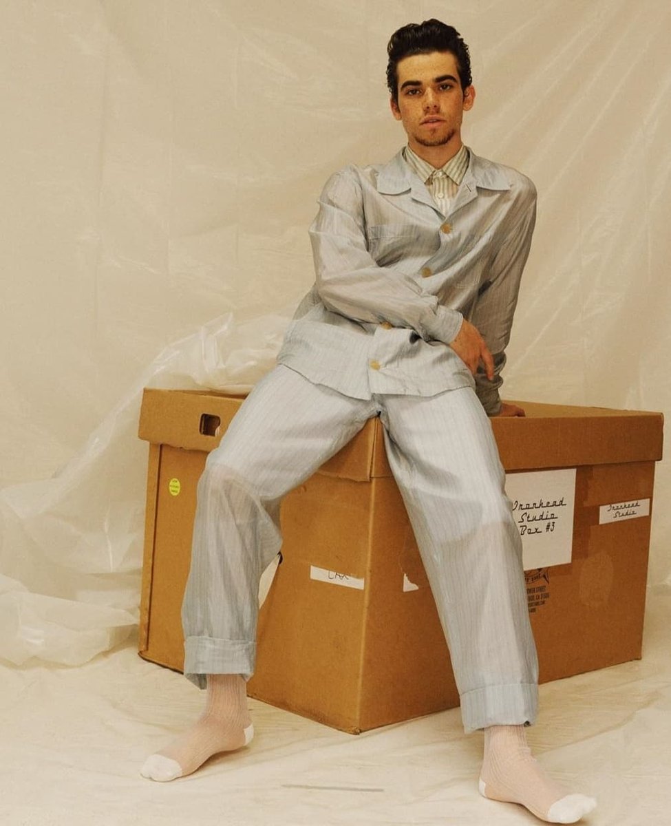 Telemundo's tweet image. Papás de #CameronBoyce revelan detalles inéditos de la muerte de su hijo. Vía @latinxnow (📸 #theglassmagazine) 👉tlmdo.co/2TO4Eox