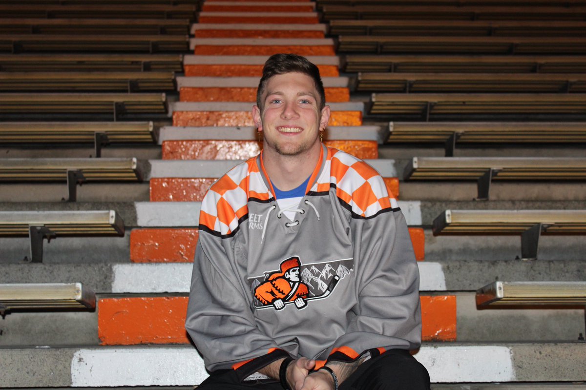 tennesseehockey's tweet photo. We want to do something to show appreciation to our fans near &amp; far! We will be giving away ONE large size gray jersey to a lucky fan!

All you need to do is RETWEET + FOLLOW to be entered into the giveaway!

The winner will be announced on Jan. 31st before UGA!

#HockeyTop https://t.co/7GbQhg82xe