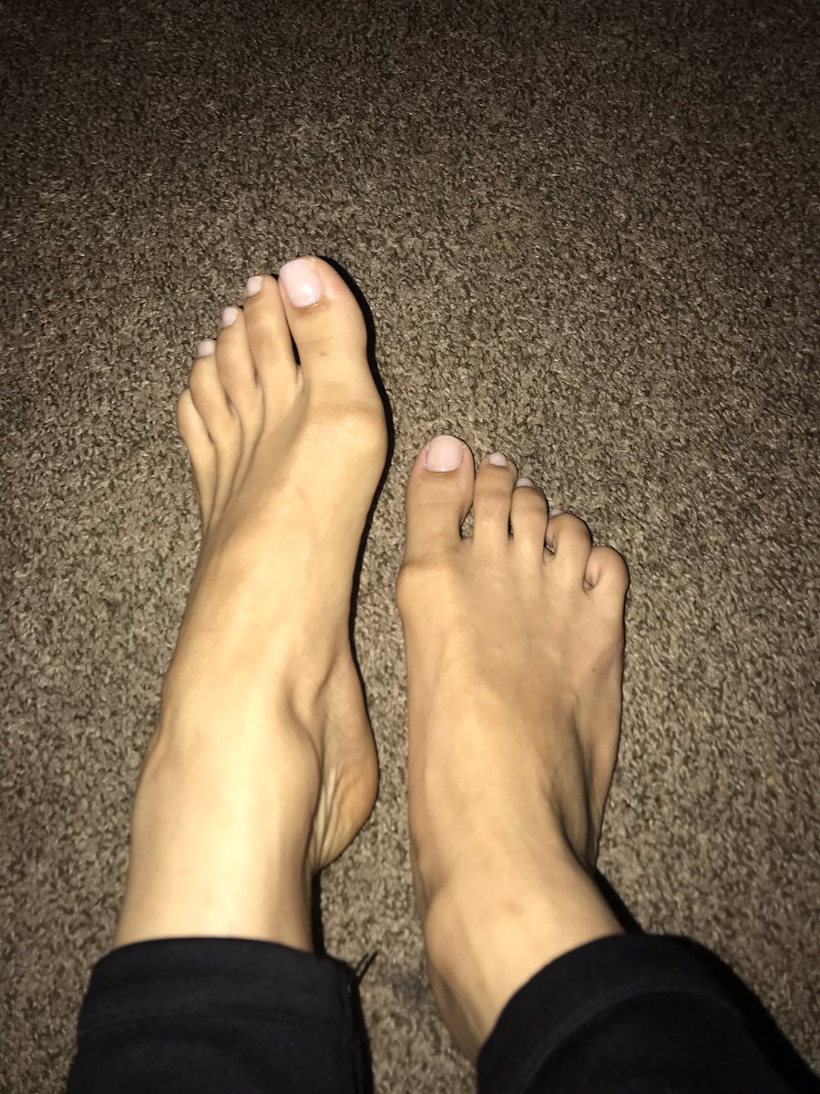 footdivinity's tweet photo. 🌸happy Monday from my freshly exfoliated skin #feetcurves #footgoddess #nudetoes #longtoes #freshlydone #cleanfeet #smooth @wantgirlsfeet @rt_feet https://t.co/cQT3RccJJF