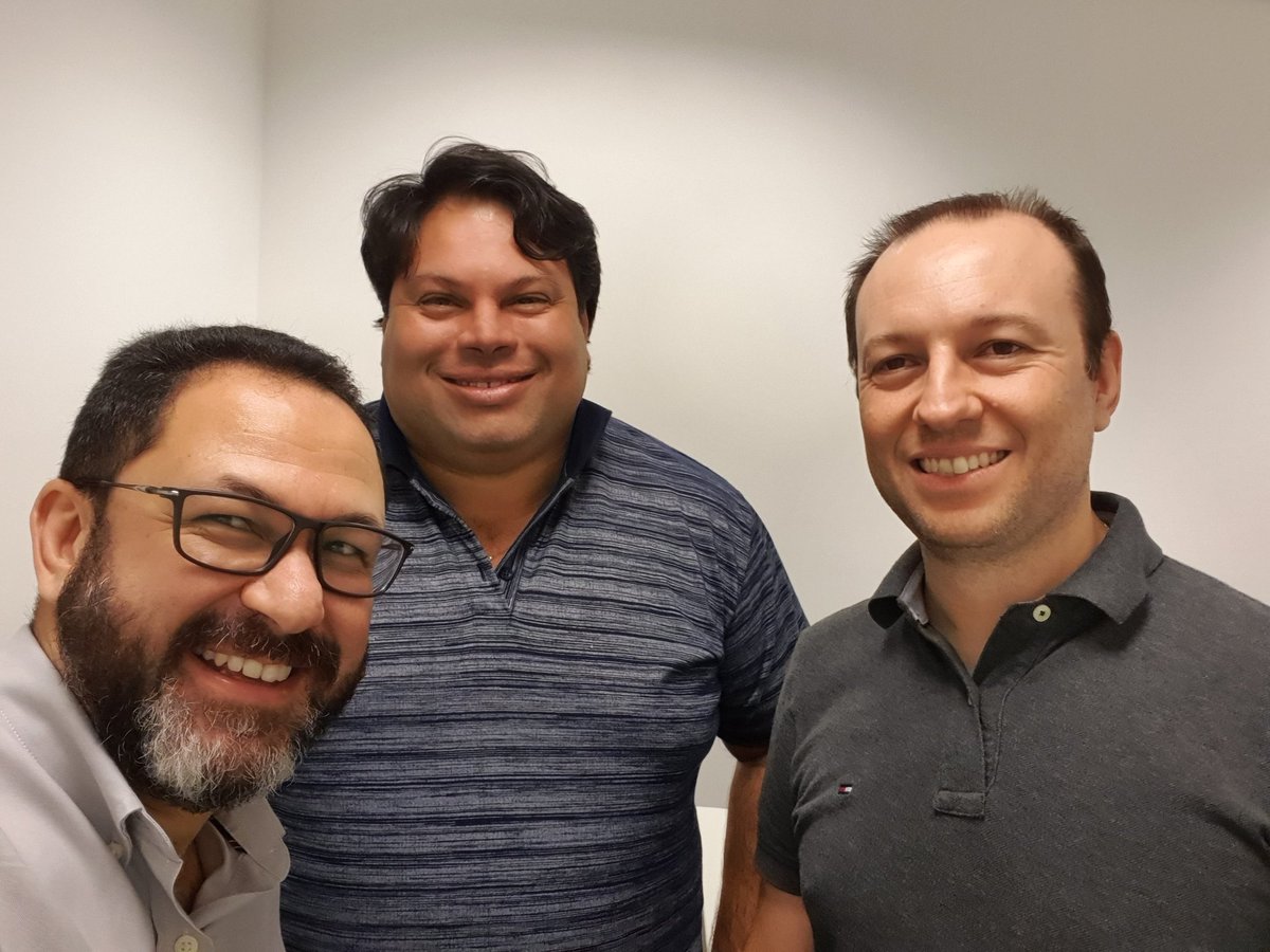 techrockbr's tweet photo. Mais um dia de gravação! Hoje com a participação especial de Rodrigo Rovere! https://t.co/eojjjJnjGC