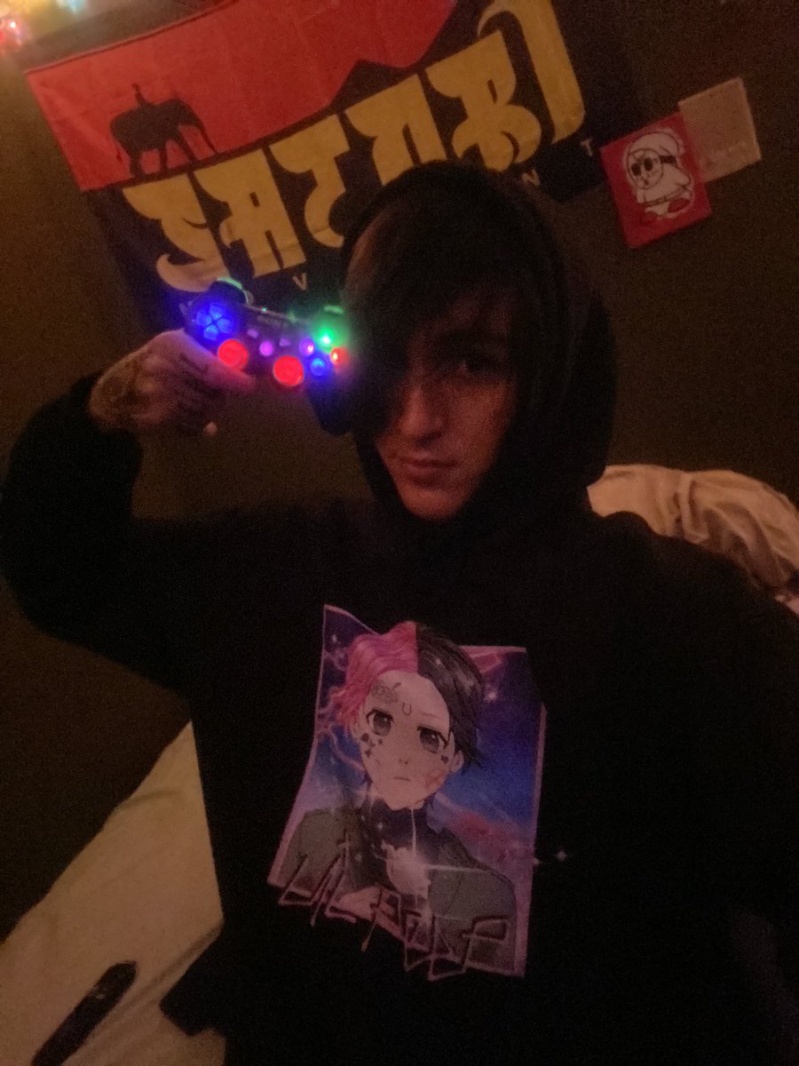 RiotBeyond's tweet photo. do u really think I care if u don’t fwm? https://t.co/eUjoA2KEZp