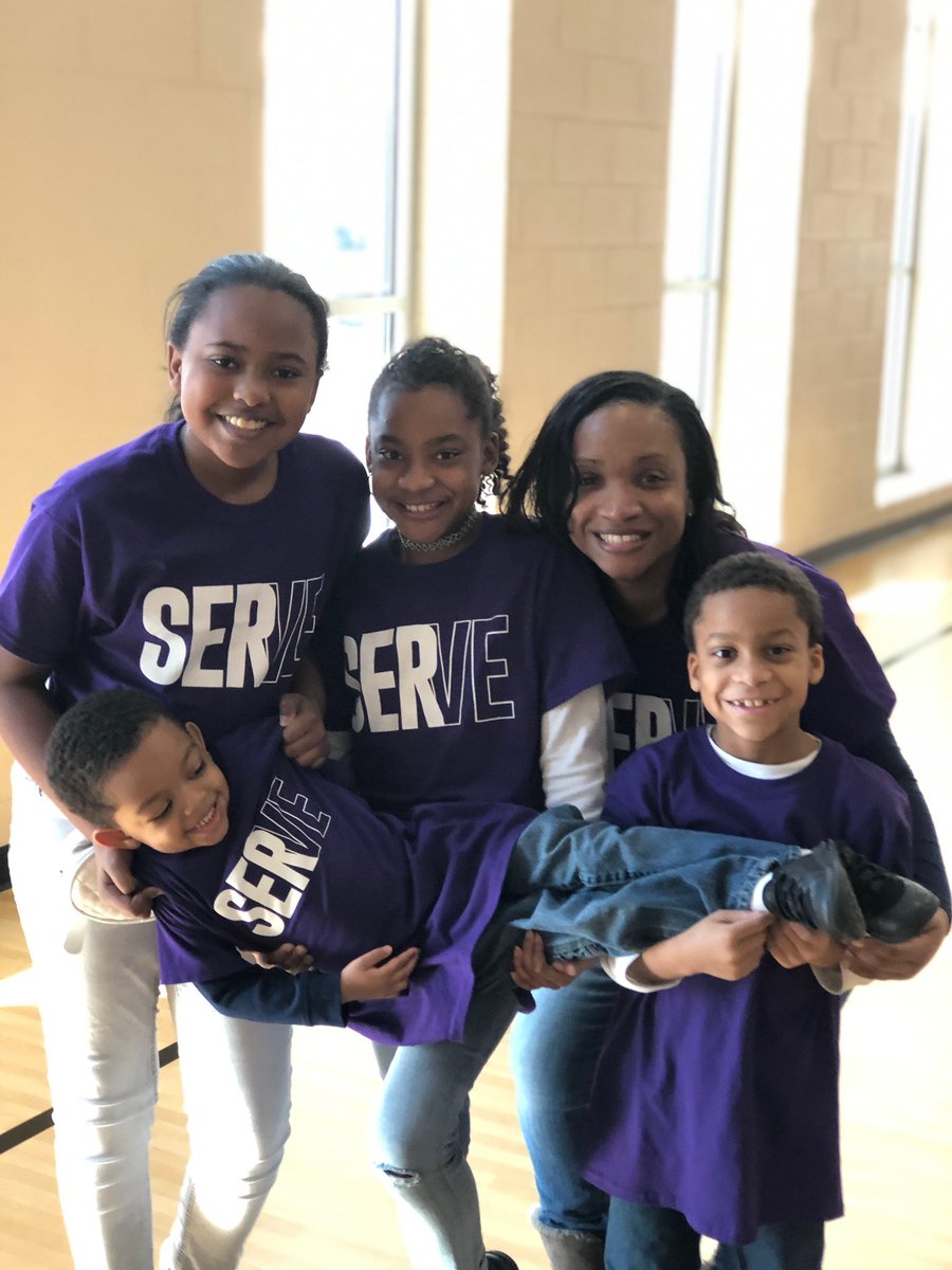 cricket1l's tweet photo. Great day of service with my @FBCG family! MLK Day 2020. Serving others! @Tiffany93488929 #FBCGMLK #FBCGLive https://t.co/H0QXeiibNl