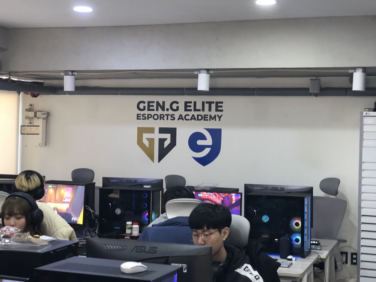 2KLeagueMD's tweet image. Super impressed by ⁦@GenG⁩ academy here in Seoul.  They will help ⁦@NBA2KLeague⁩ player ID and development improve significantly in Asia.   Also, so cool to be a kid going to esports school.  Just saying.  ⁦@GenGTigersSH⁩