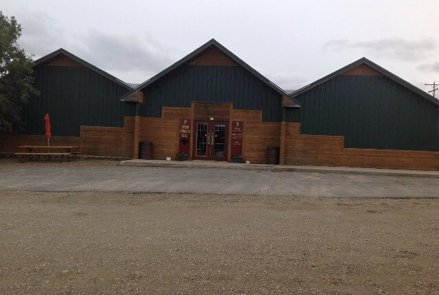 SquareVt's tweet image. Property for sale in Northeastern Montana!  Bar and restaurant (closed since 2016) and ranch style home (4 bedroom, one full bath and 3/4 bath with ability to add more)!  Asking $250,000.00 for both properties!!  #propertyforsale #property #realestate #Montana #bigsky #listing