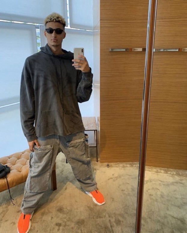 May6Jake's tweet photo. Kuz really just been shopping the Billie Eilish collection this whole time https://t.co/SiW1z3u0id