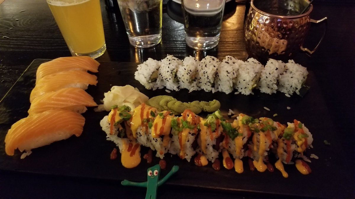 Smokin fins dwntwn Littleton has exceptional HH food and drink menu. 3-6 DO IT. Salmon nigiri, spicy tuna roll outta this world. Butter. Churro Stout Denver Beer Co, get it while you can. Fins Mule...good! #Craftbeer #gumby thumbs up!