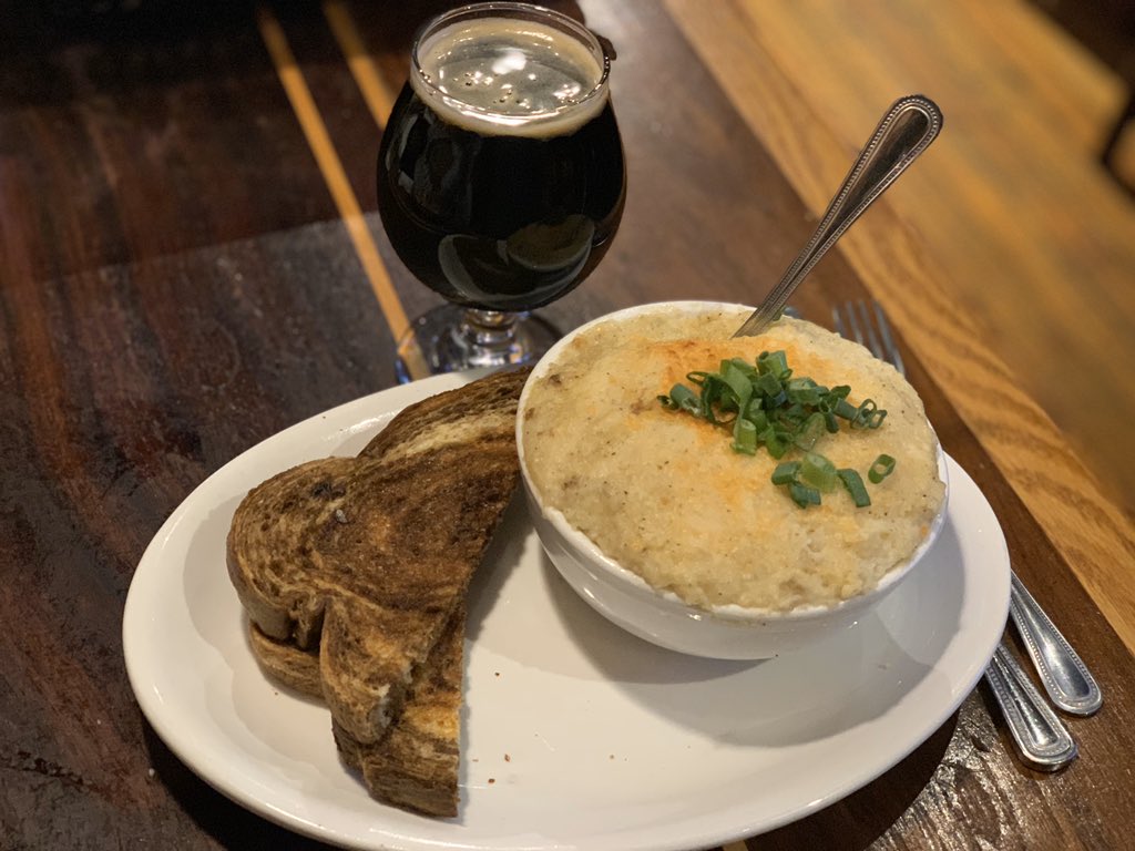 HendoLife's tweet image. A perfect meal on a cold night. @wickedweedbeer s’mores stout and Shepherds pie at #BlackRosePub. #hendersonvillenc #hendolife