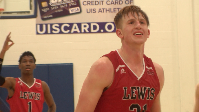 Channel1450com's tweet photo. McCombs Makes Trip Back To Springfield Memorable With Win Over UIS (HIGHLIGHTS) https://t.co/rgvsnNwGB7 https://t.co/PSOQDvf3tW