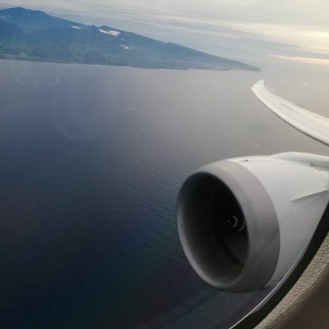 pwitz1's tweet photo. L'île et l'aile connectées #dreamliner #airaustral #lareunion https://t.co/JtqEh5QWgs https://t.co/lQhODEfzgf