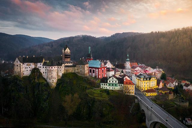 Visiting this town was an unexpected adventure. Based on the recommendation of a local, we hopped in the car and drove about an hour. It’s a tiny little town called Loket and is has its own brewery with delicious beer. Stay tuned for the aerial photo fro… ift.tt/2NKnbhw