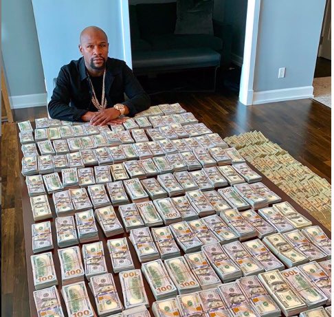 CrimeInSports's tweet photo. Episode 192! The richest, most successful fighter in the history of boxing &amp; a complete jerk. From hitting women, to controlling people with money, to his general public behavior, this guy is pure Crime In Sports! It’s Floyd “Money” Mayweather Jr!!

https://t.co/IOkBQMiLgE https://t.co/wvzK0UbD7i