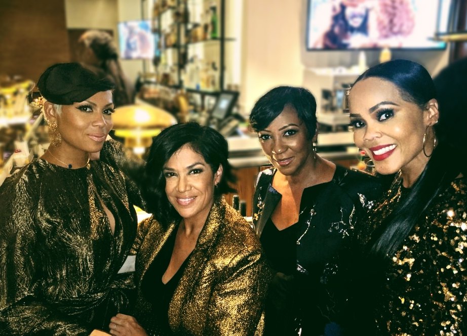 shopsandpiper's tweet image. Glammed and Golden Weekend courtesy of @gabiglamourartistry 💋
#turnedin2a🎃atmidnight #HBDKLB🌟 #nsoro
#1970wasagoodyear4strongwomen #😘toour👑JB #stregisisoitofboozebynow