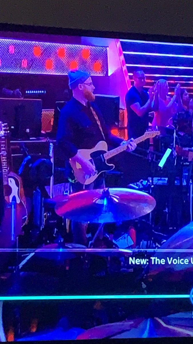 Higgers92's tweet photo. Since when has @IamTomWalker been in the band on @thevoiceuk #lookalike #stealingstyle https://t.co/WvXwNK2C3v