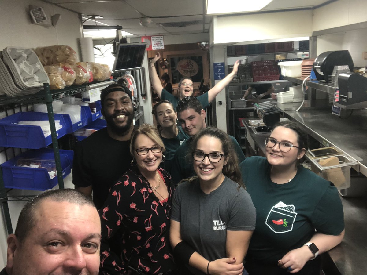 MartyMart1226's tweet photo. Welcome to Team Martinez Port Orange Chili’s! Thanks for a great night! #chilislove https://t.co/mhRhwACtYy