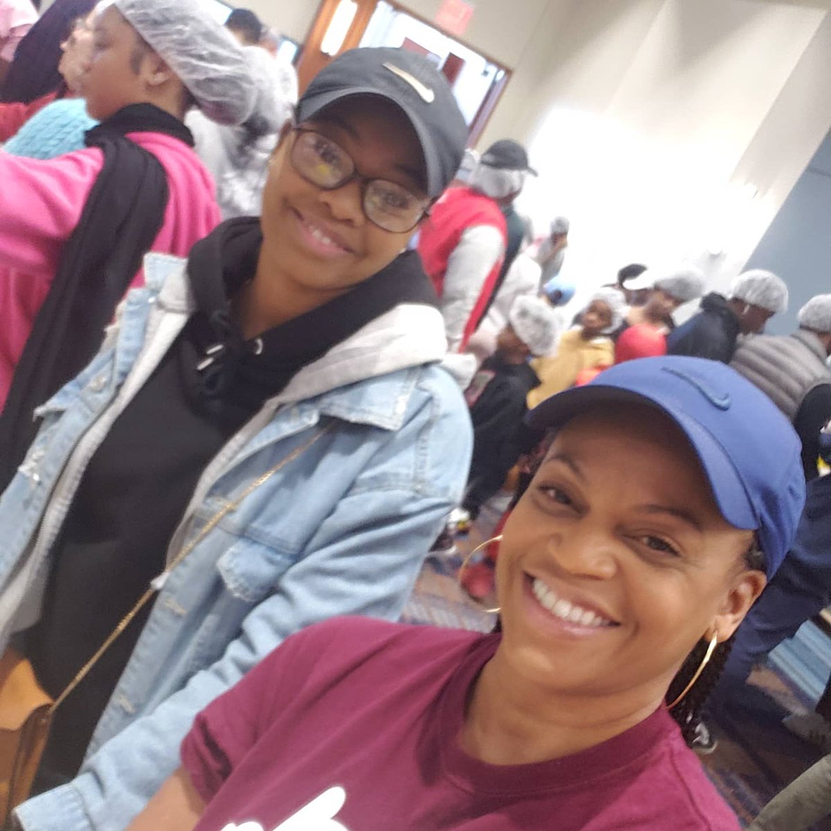 wilson949698's tweet photo. Serving together officially since 1991! 2020 MLK Day of Service. ...the family that serves together...making an IMPACT! #ministryoutsidethewalls #servantleaders #weworship #weserve https://t.co/OVanHWJLqt