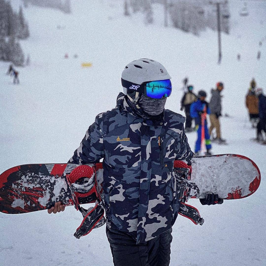 Dr. Martin Luther Kind once said, "The quality, not the longevity, of one’s life is what is important."

Couldn't agree more 💯
.
📸: <a href="/small/">Small</a>.in.german | Give our man a follow!
.
#shred #snowboarding #besttimeoftheyear #snowboardingseason #winter #skiing #outdoors #nature