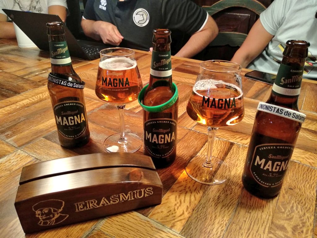 UnionistasCF's tweet photo. 🍺 PATROCINADOR | Una de las marcas que más fuerte apuesta por Unionistas de Salamanca es nuestro proveedor oficial @HelmanticaB. 

¡Brindemos por ella con una @SanMiguel bien fresquita! https://t.co/n4q0fMHfZ4