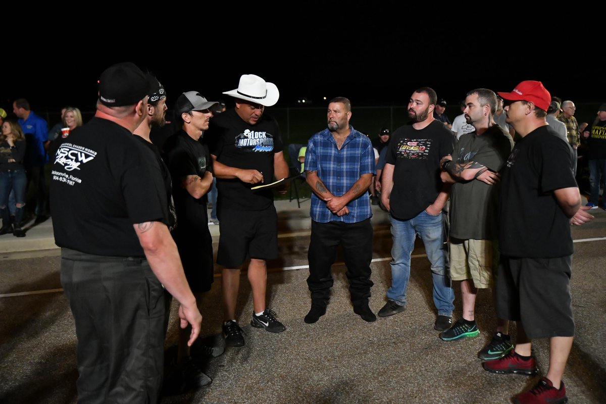 StreetOutlaws's tweet photo. Full. Speed. Ahead.🚦Where are you watching tonight? #FastestInAmerica https://t.co/tHMIHE1Hvb