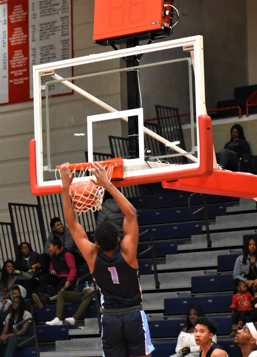 BankHoops's tweet photo. This was Skyline junior Dinali DeLoach's first touch of the game. https://t.co/GkIUdJYivf