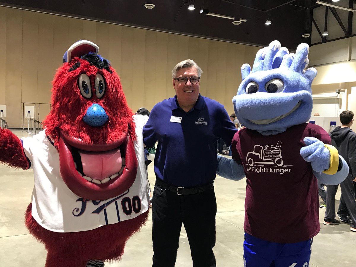 Aces's tweet photo. Couldn't think of a better way to celebrate #MLKDay than with a Day of Service. Thanks to @FoodBankNN for letting us join in on the fun!

#iFightHunger | #Aceball♠️ | #AllInForAceball https://t.co/PfxqGLalFg