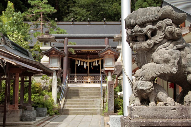 fudaojp's tweet photo. #大山祇神社 #旧暦元旦祭
一生一次連續三年去參拜的話，什麼願望都會幫您實現的野澤山神。在農曆年時，人們會在除夕夜祈求健康及家庭出入平安。當初一零點時，會擊出一番大鼓，進行新年祈禱儀式。據說從除夕跨越至初一參拜的話，心願更能達成呢。
#日本東北 #福島縣 #ふくしま #Fukushima #福之島 https://t.co/4lZ4xvdFNA