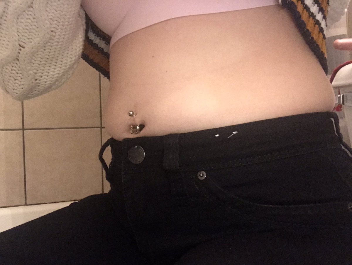 da_s_j's tweet photo. With UC, it’s easy to look at the unhealthy, skinny version of yourself and see beauty. Finally, these 3’s are too small. Small steps towards a gorgeous, healthy thicc.  🖤💜 https://t.co/wBL26pQfGQ