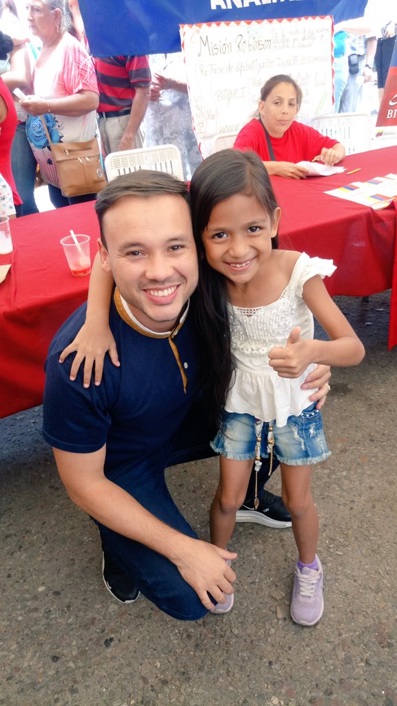 Aquí estamos compartiendo con nuestro más pequeños el Futuro de la Patria <a href="/FreddyBernal/">Freddy Bernal</a> <a href="/GMAS_Tachira/">@GMAS_Tachira</a> <a href="/NicolasMaduro/">Nicolás Maduro</a> <a href="/JuntosXTachira/">Protectorado Táchira</a>