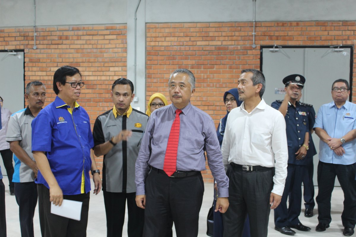 Majlis Penyerahan Projek Pembinaan Stor Rampasan, Pejabat Penguatkuasaan, Jabatan Kastam Diraja Malaysia N.Sembilan. Projek pembinaan ini telah siap sepenuhnya  (CPC) pada 27.12. 2019
<a href="/JKRMalaysia/">JKR Malaysia</a> <a href="/MOWorks/">でやんす</a> <a href="/baru_bian/">Baru Bian</a> <a href="/HjAnuarTahir/">Hj Anuar Tahir</a> <a href="/arkamaluddin/">Kamaluddin Abdul Rashid</a> <a href="/AJamrus/">AzmanJamrus</a> <a href="/KsuMoworks/">KSU_MOWorks</a> <a href="/JdSeremban/">JD SEREMBAN</a>