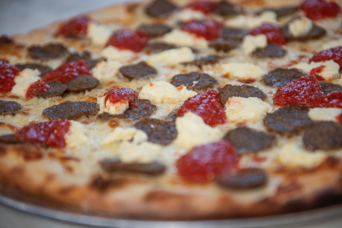 LandinisPizza's tweet photo. Make your workday WAY brighter with Landini's delivered right to your desk🍕 We're available for delivery for both lunch &amp; dinner on Doordash, Grubhub, &amp; Postmates! https://t.co/5nsIjCRfI6