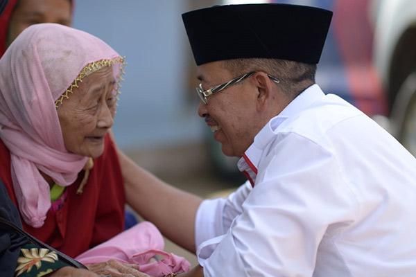 H_HermanCianjur's tweet photo. Kita bisa mencintai orang lain tanpa harus memimpinnya, namun kita tidak bisa memimpin orang lain tanpa mencintai mereka.
#cianjur #memimpindengancinta #cianjurlebihmajudanagamis #pemimpin #memimpin #pimpinan
https://t.co/nDDTtNEWUj https://t.co/hdWQxk5F0k
