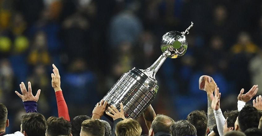 noticialminuto's tweet photo. ¡DUELO EN PUERTO ORDAZ! Universitario de Perú y Carabobo inauguran la Copa Libertadores 2020 https://t.co/655BwzUFNf https://t.co/C9AEcDRgH1