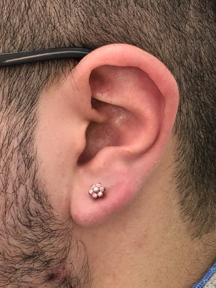 InknmTattoo's tweet photo. #bodypiercing #lobulo #labret #titanio #opalo #piercedmen https://t.co/fvGonPrYnJ