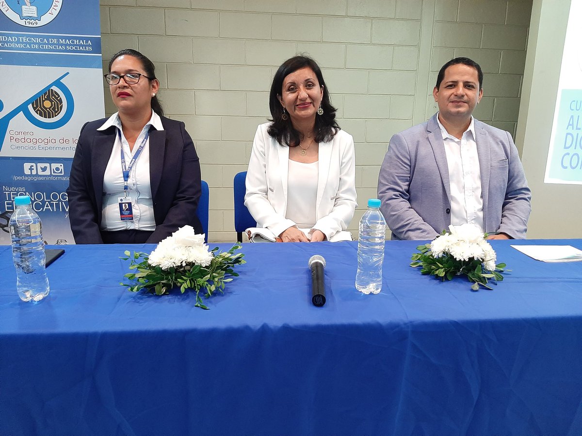 miangelitu's tweet photo. La Universidad Técnica de Machala "Centro de Educación Continua, en un acto solemne, entregó los certificados de aprobación a los dirigentes barriales de la parroquia Jambelí que aprobaron el curso ALFABETIZACIÓN DIGITAL COMUNITARIA, con una duración de 40 horas.
@utmach1969 https://t.co/pNuk79SjYg