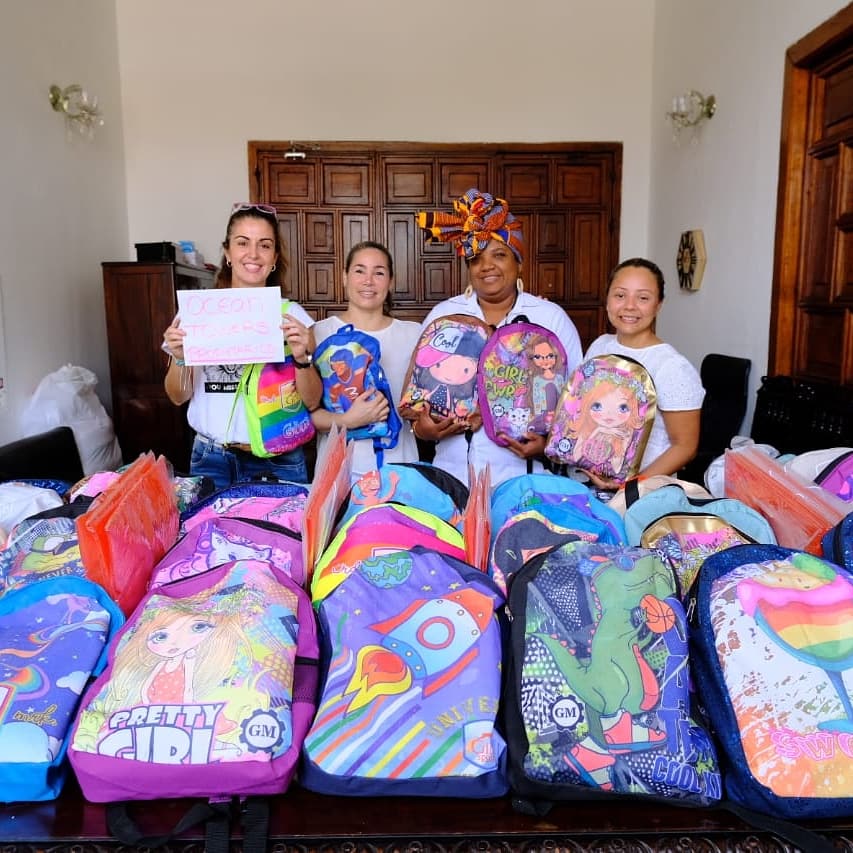 cynthiaama's tweet photo. Nuestros primeros Kits, gracias a Antonia y Lizza.
#LaPrimeraDama
#LaPrimeraNuera https://t.co/FVkXdNM3ua